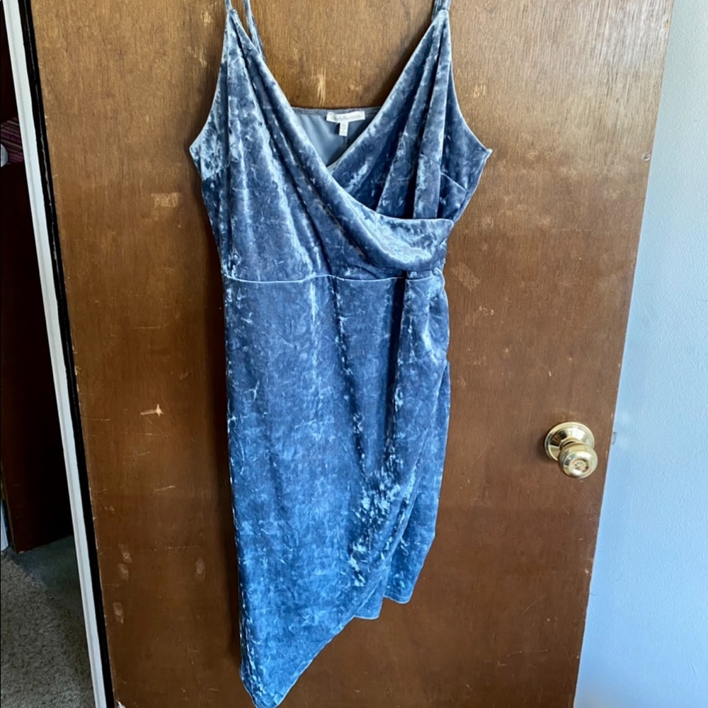 Charlotte Russe blue velvet bodycon dress 💙